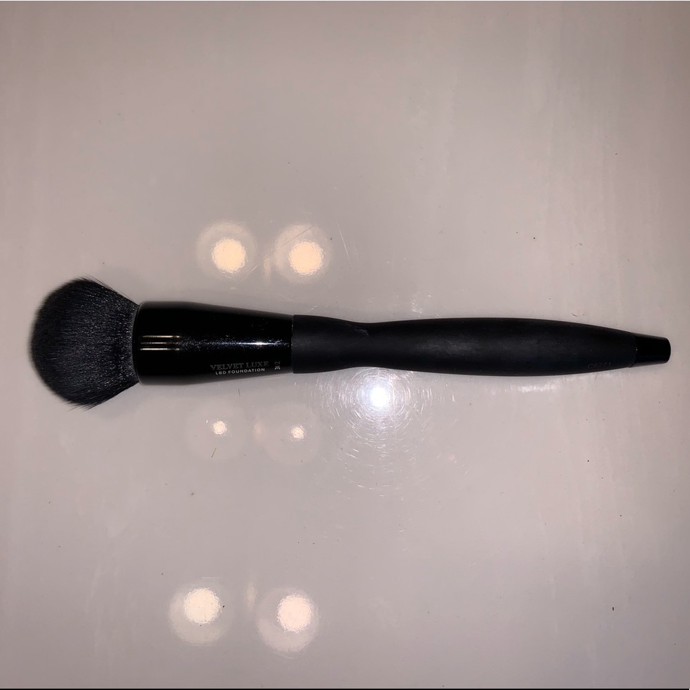 It cosmetics foundation brush